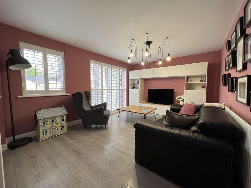 55 Cae Brewis, Boverton, Llantwit Major, CF61 2AU 4 bed detached house