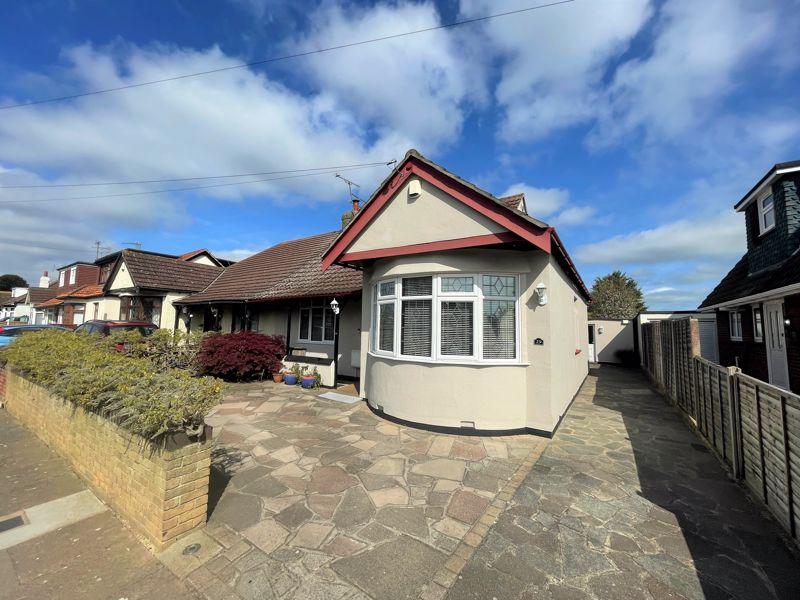 Selwyn Road, SouthendOnSea 4 bed semidetached bungalow for sale £