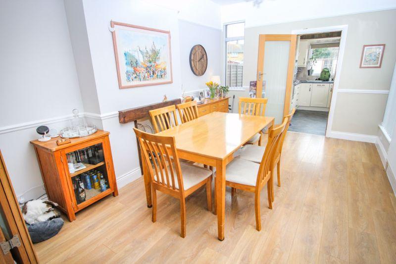 Selwyn Road, SouthendOnSea 4 bed semidetached bungalow for sale £