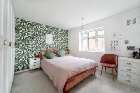 10 Althorne Gardens, London, E18 2DA
