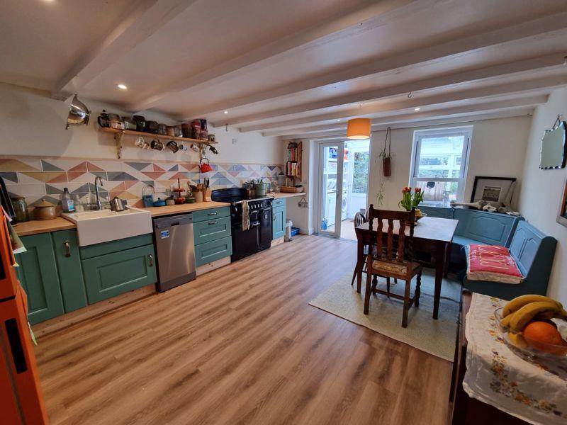 Kitchen  / dining