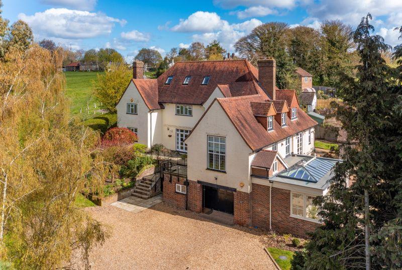 Chequers House, Whipsnade 6 bed detached house for sale - £2,000,000