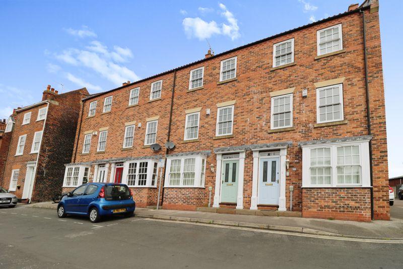 Beckside North, Beverley 4 bed terraced house £995 pcm (£230 pw)