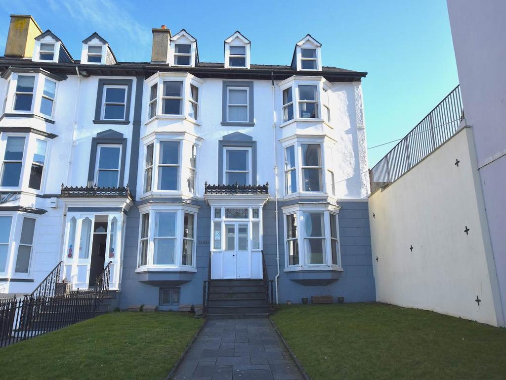 Flat 6, Penlan, 18 Marine Terrace, Aberystwyth 2 bed flat £740 pcm (£171 pw)