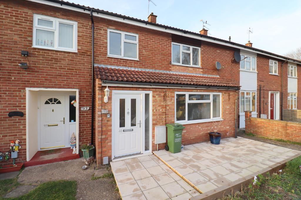 Leaf Road, Houghton Regis, LU5 5JG 3 bed terraced house £1,300 pcm (£