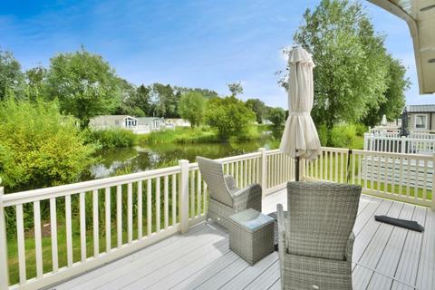 Kingfisher Lake, Cotswold Hoburne, Cotswold Water Park