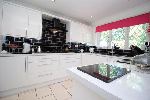4 bedroom detached house for sale, Chalice Court, Southampton SO30