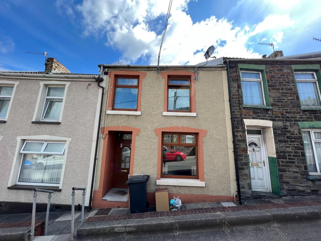 Mountain Ash, RCT CF45 3 bed terraced house to rent £650 pcm (£150 pw)