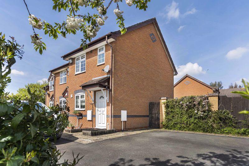 Merganser Drive, Bicester 2 bed end of terrace house £275,000