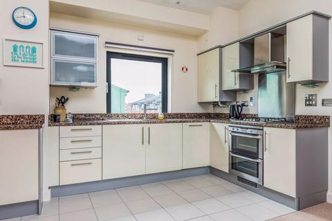 2 bedroom flat for sale, Seagers Court, Old Portsmouth