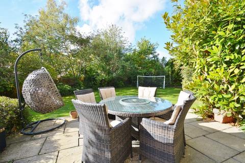 17 Holliers Close, Thame, OX9 2EN