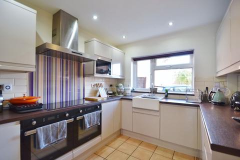 17 Holliers Close, Thame, OX9 2EN