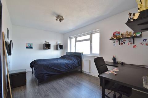 17 Holliers Close, Thame, OX9 2EN