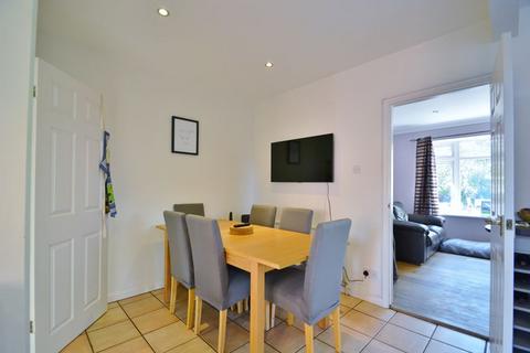 17 Holliers Close, Thame, OX9 2EN