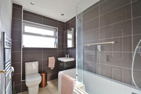 17 Holliers Close, Thame, OX9 2EN