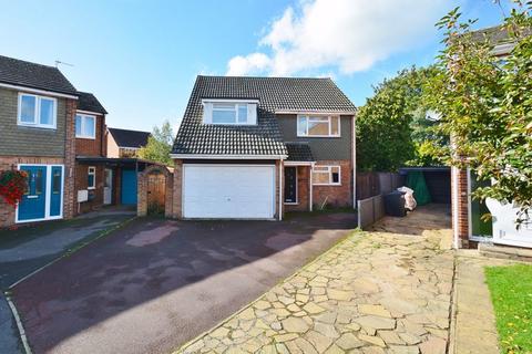 17 Holliers Close, Thame, OX9 2EN