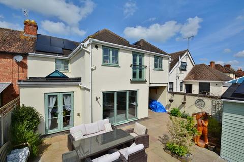 4 Queens Road, Thame, OX9 3NQ