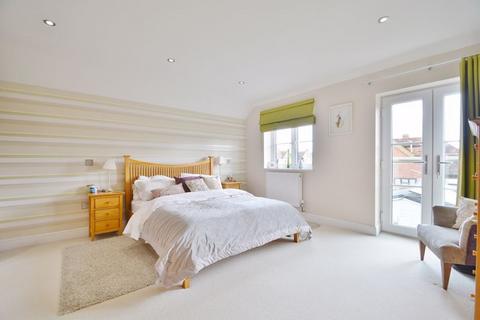 4 Queens Road, Thame, OX9 3NQ