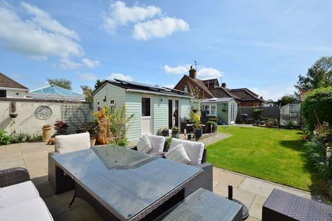4 Queens Road, Thame, OX9 3NQ