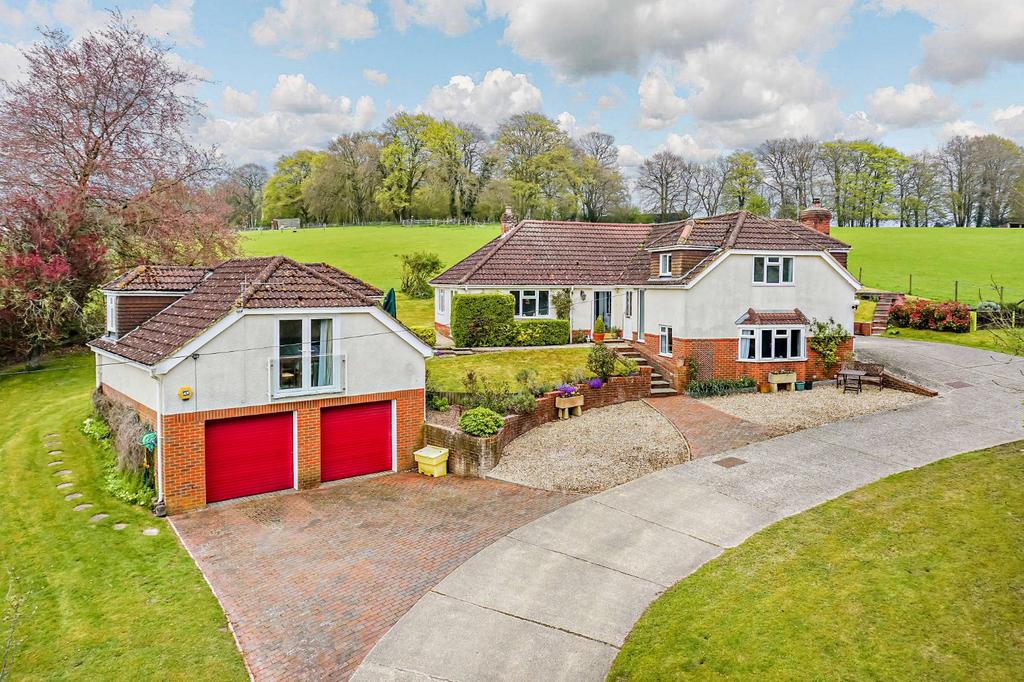 Livery Road, Winterslow, Salisbury, Wiltshire 3 bed detached house for