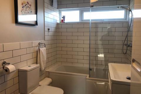 2 bedroom flat to rent, Northlands Drive, Central Winchester