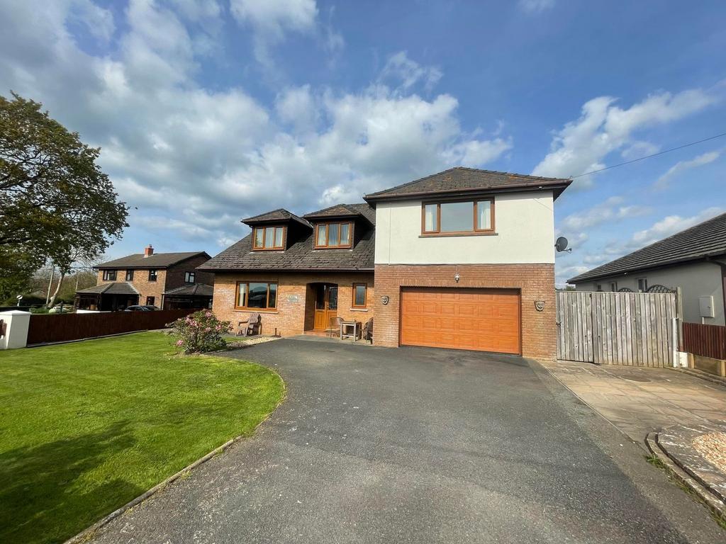 Road, Cardigan, SA43 5 bed detached house for sale £475,000