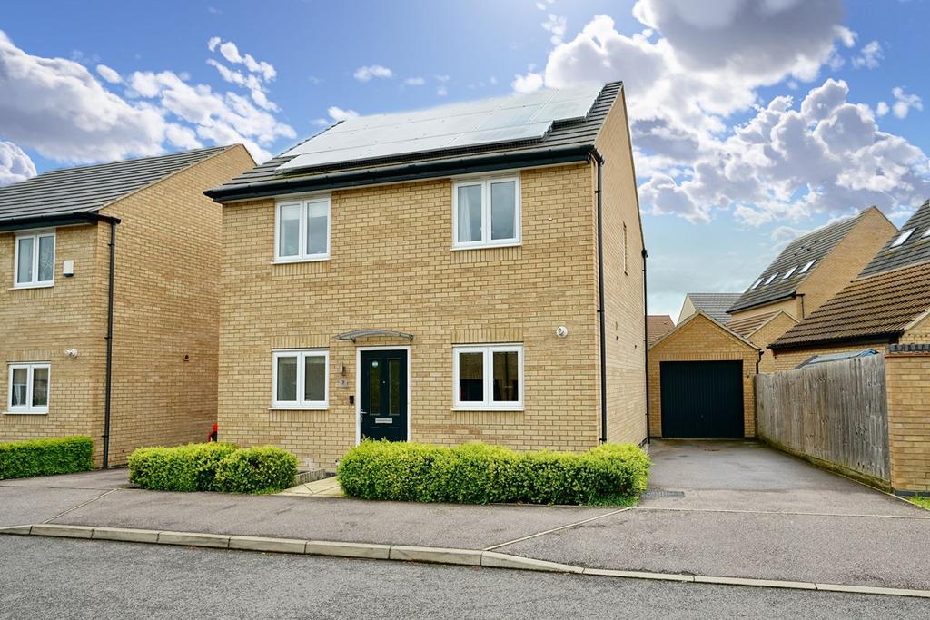 Colebrook Road, Huntingdon, PE29 3 bed detached house for sale £325,000