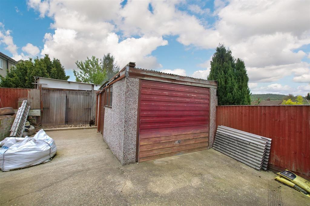 Garage/Driveway