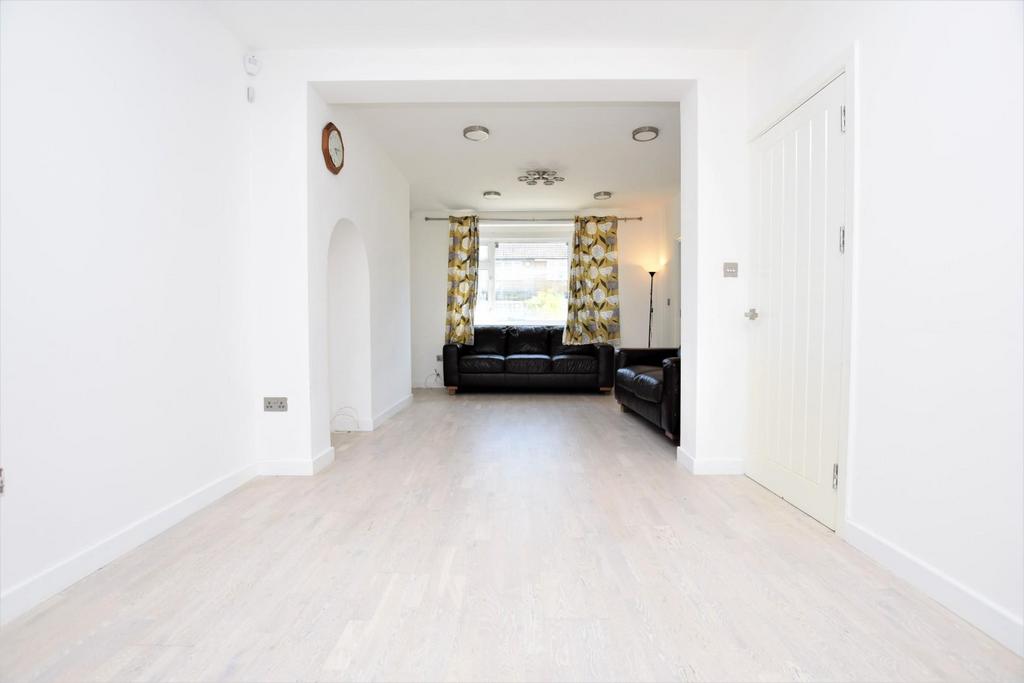 Tendring Way, Chadwell Heath, RM6 3 bed house £2,000 pcm (£462 pw)