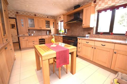 45 Captain Lees Road, Westhoughton, Bolton, BL5 3UB