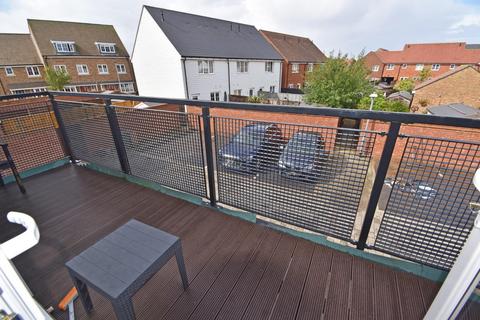 28 Nuthatch Drive, Finberry, Ashford, TN25 7AA