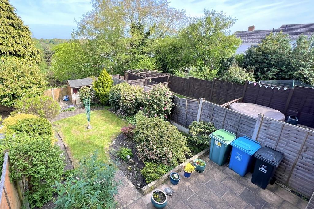Farnham Road, Poole, BH12 3 bed semidetached house £350,000