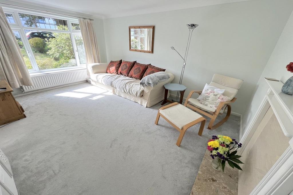 Farnham Road, Poole, BH12 3 bed semidetached house £350,000