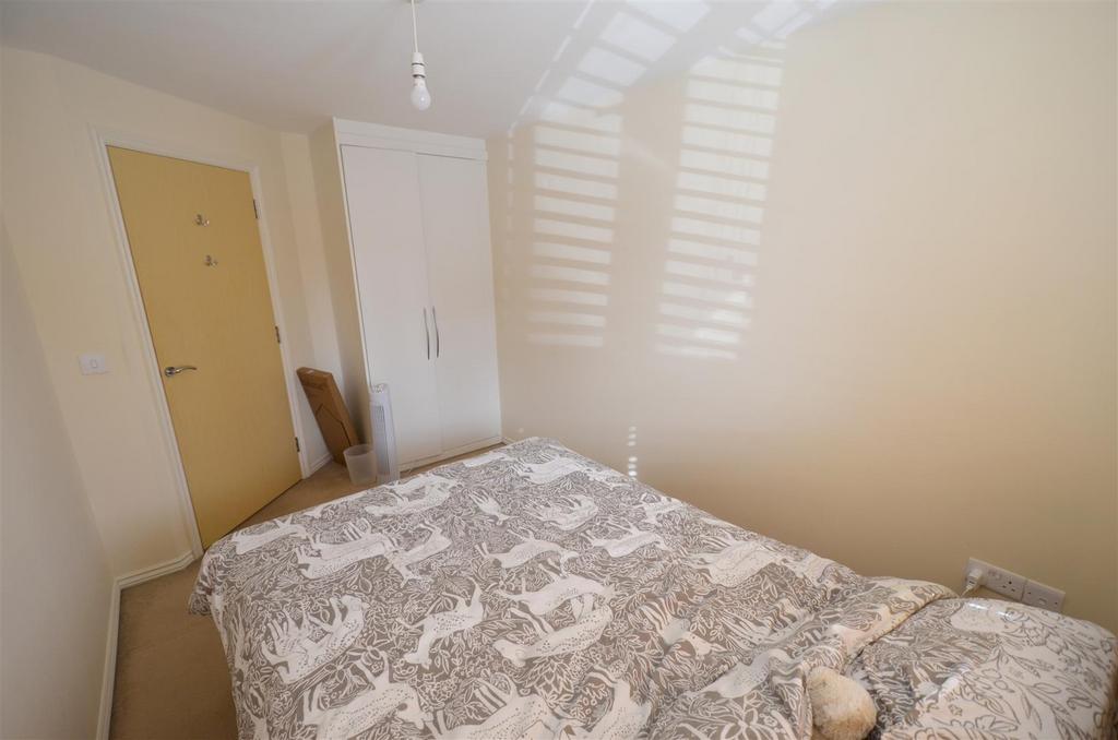 Bed 1.jpg