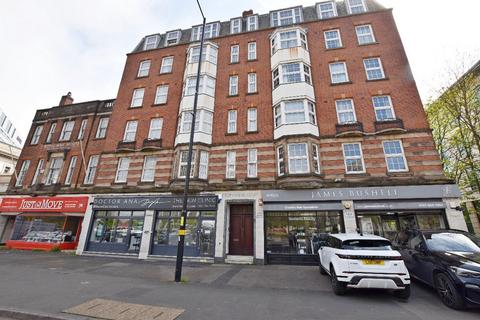3 bedroom apartment to rent, Cropthorne Court, Calthorpe Road, Edgbaston, Birmingham