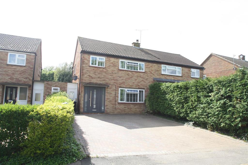 Whaddon Way, Bletchley, Milton Keynes 3 bed semidetached house for