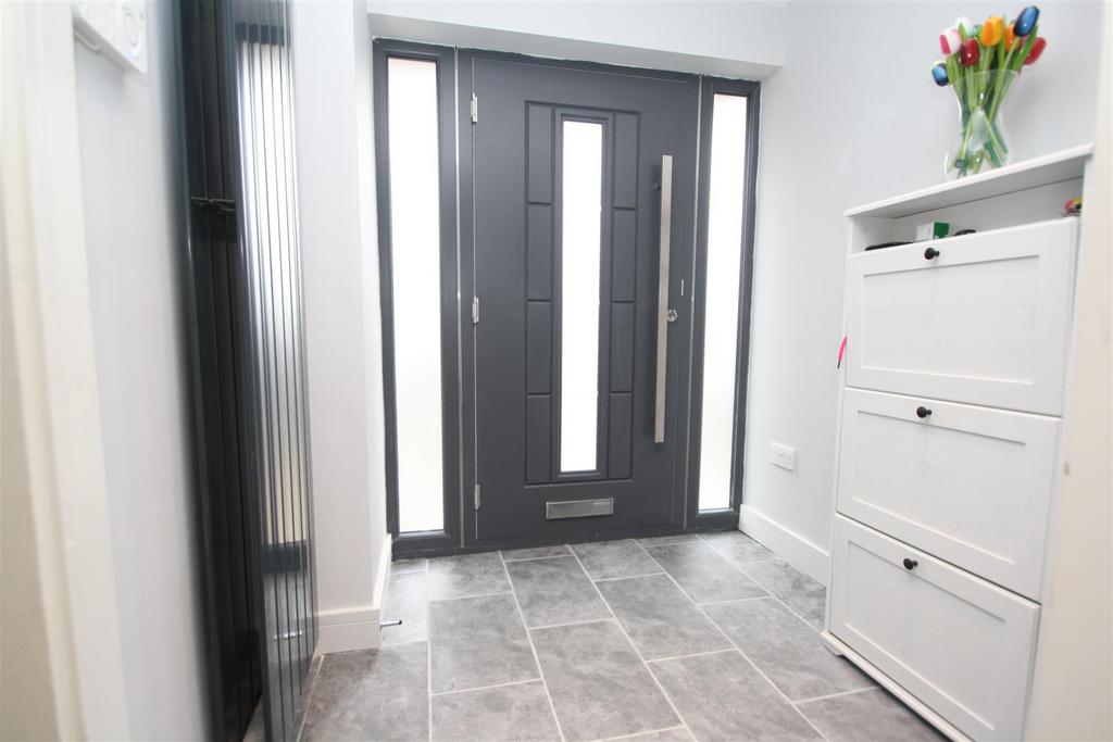 Whaddon Way, Bletchley, Milton Keynes 3 bed semidetached house for