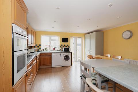 31 The Mount, Worcester Park, KT4 8UD