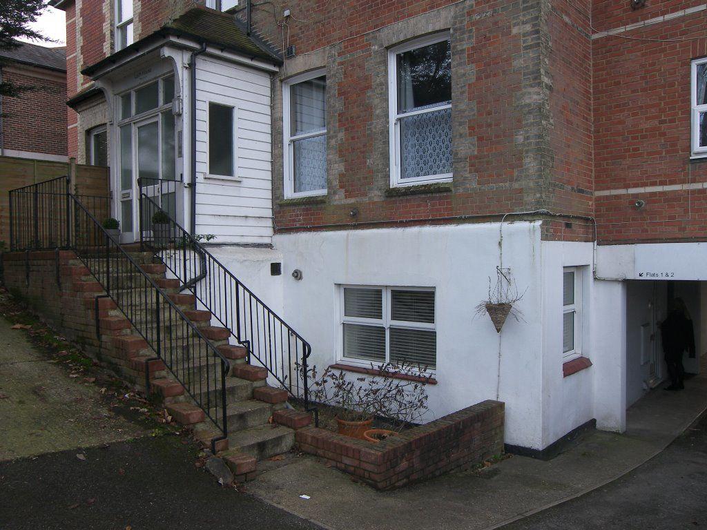 Leatherhead Studio to rent £950 pcm (£219 pw)