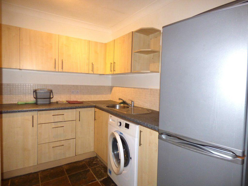 Leatherhead Studio to rent £950 pcm (£219 pw)