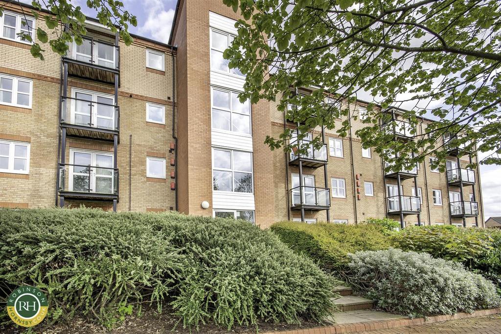 Lakeside Boulevard, Lakeside, Doncaster 2 bed flat for sale £125,000