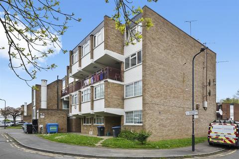 31 Eskdale Close, Wembley, HA9 8XB