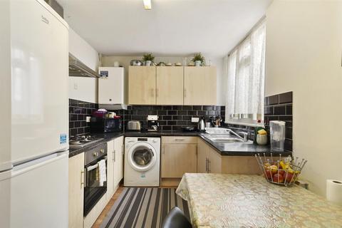 31 Eskdale Close, Wembley, HA9 8XB