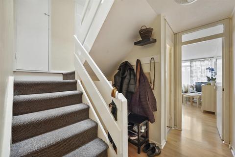 31 Eskdale Close, Wembley, HA9 8XB