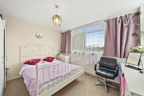 31 Eskdale Close, Wembley, HA9 8XB