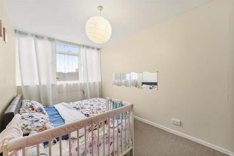 31 Eskdale Close, Wembley, HA9 8XB