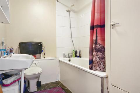 31 Eskdale Close, Wembley, HA9 8XB