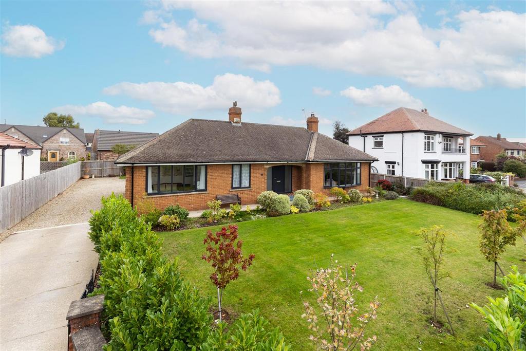 Sutton Road, Thirsk 3 bed detached bungalow for sale £450,000