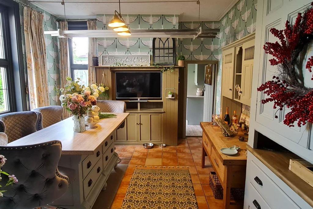 Dining/Breakfast Room