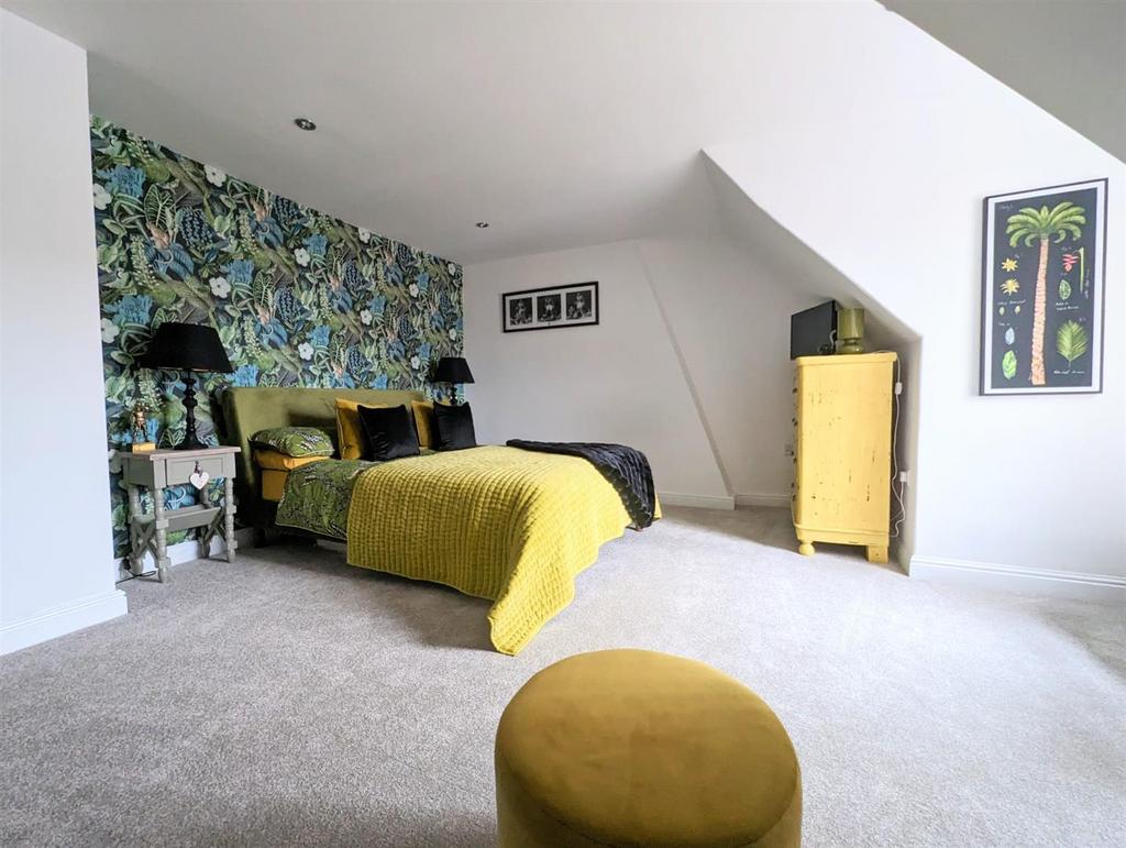 Bedroom 4 (second floor)